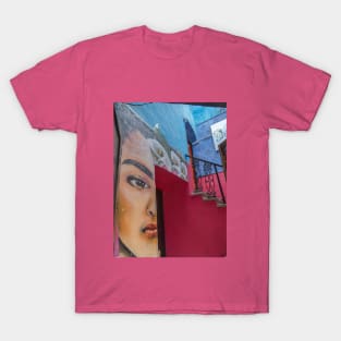 Mexico. Guanajuato. Graffiti of Frida. T-Shirt